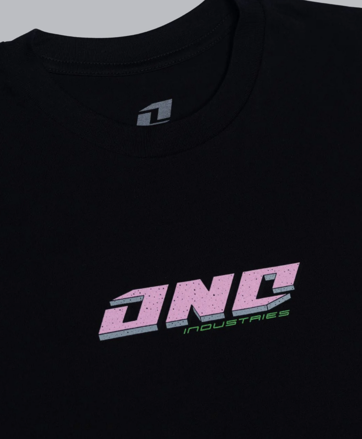 Polera One Industries Art Park Lifestyle