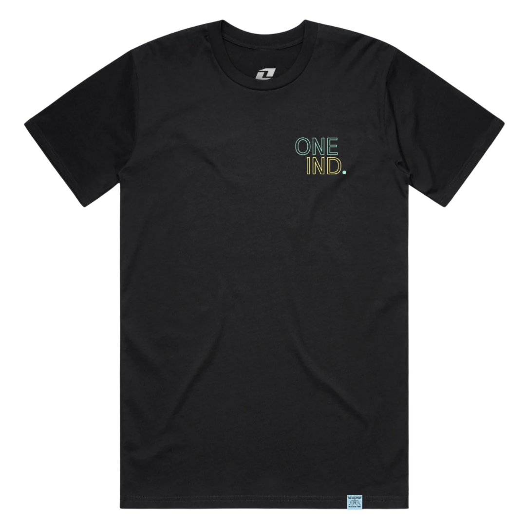 Polera One Industries Blossom Blk Lifestyle