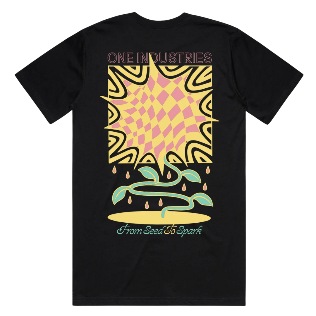 Polera One Industries Blossom Blk Lifestyle