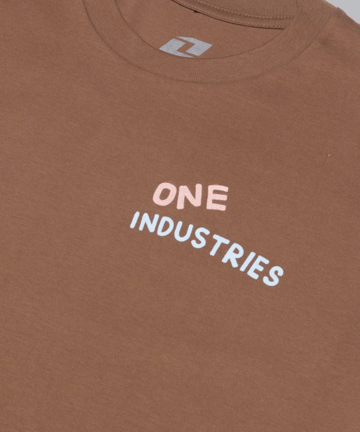 Polera One Industries Uno Cocoa Lifestyle