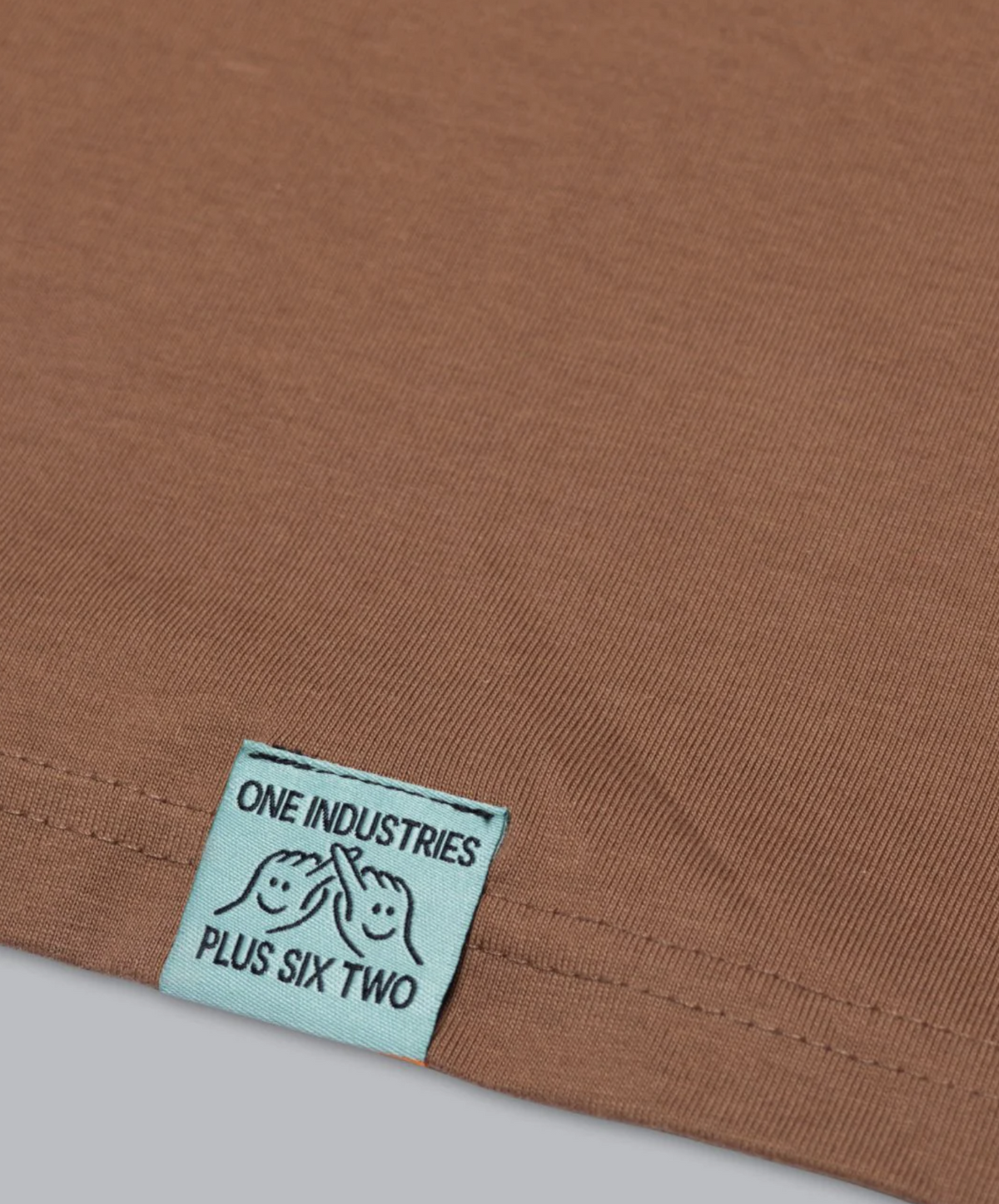 Polera One Industries Uno Cocoa Lifestyle