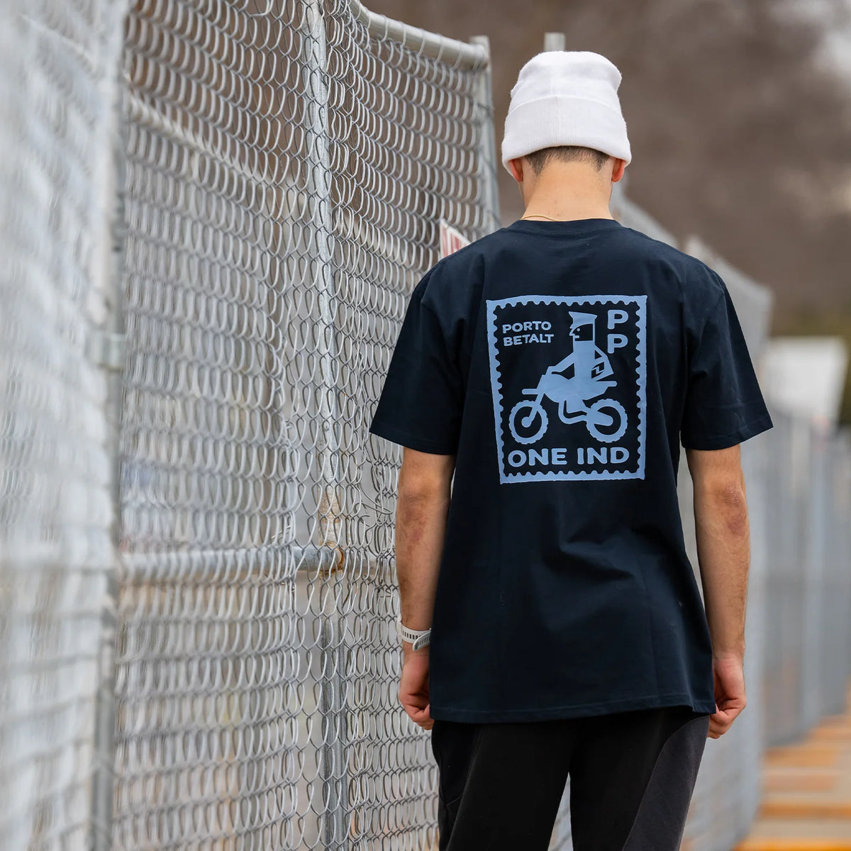 Polera One Industries Posty Petrol Lifestyle Azul