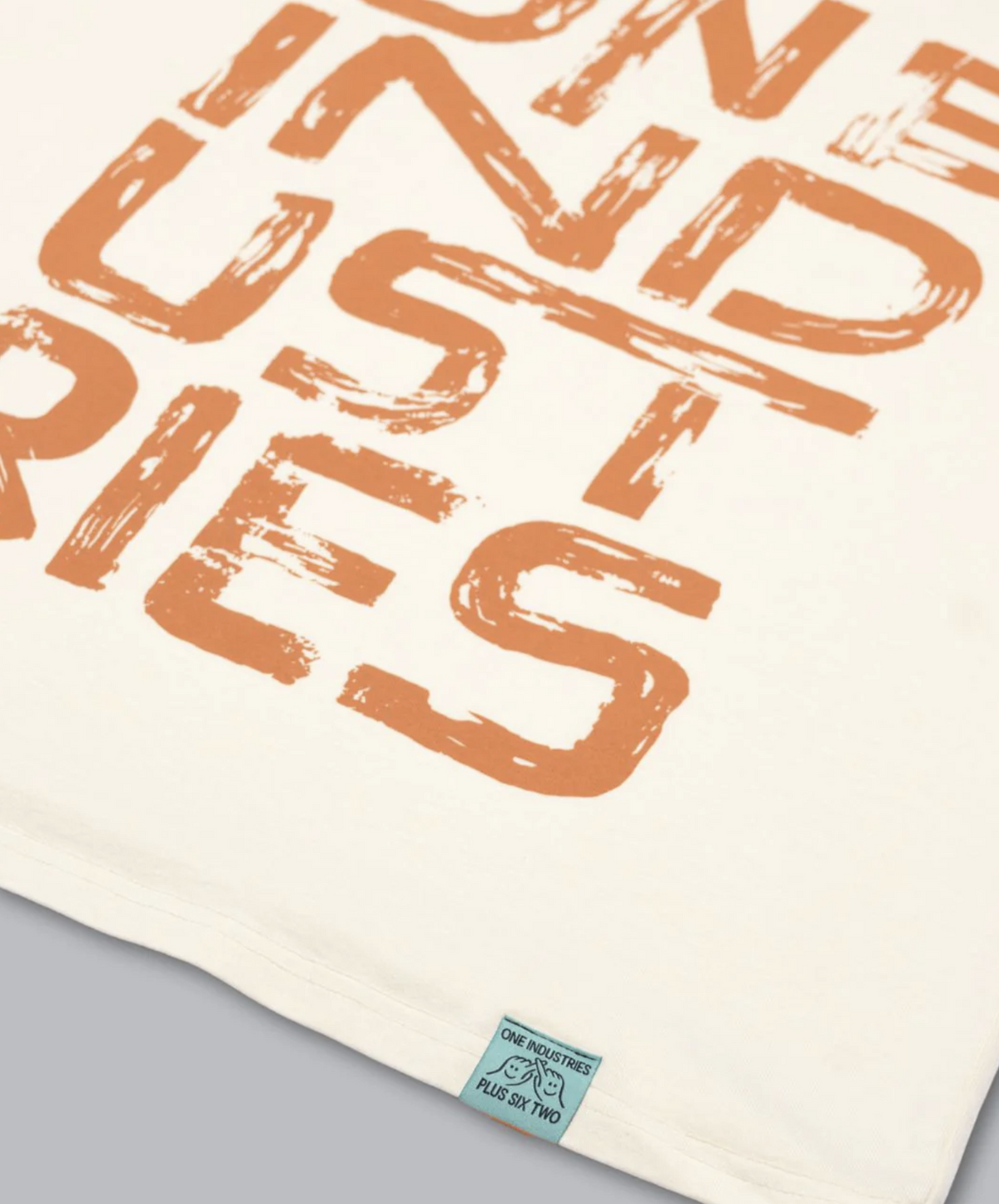 Polera One Industries Strokes Ecru Lifestyle